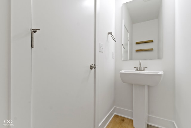 751 Switchyard Pl, Indianapolis, IN 46202 - bathroom featuring wood finished floors and baseboards