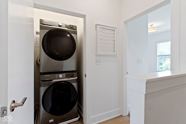 751 Switchyard Pl, Indianapolis, IN 46202 - laundry room with estacked washer and dryer, light wood finished floors, and baseboards