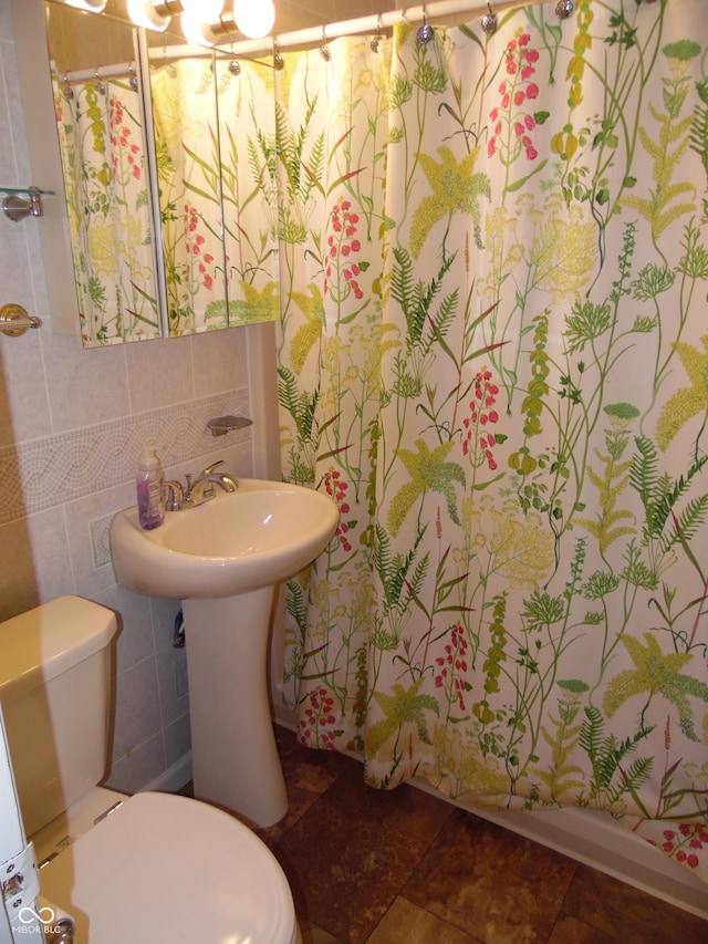 509 Eberhart Dr, Shelbyville, IN 46176 - bathroom with tile walls and a shower with curtain