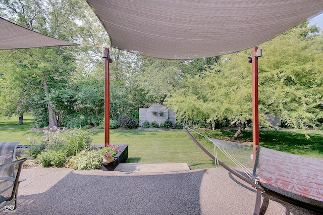 214 W Stoney Trl, Greenfield, IN 46140 - view of patio featuring view of wooded area