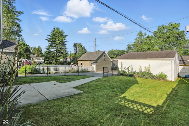 808 N Layman Ave, Indianapolis, IN 46219 - view of yard featuring an outdoor structure