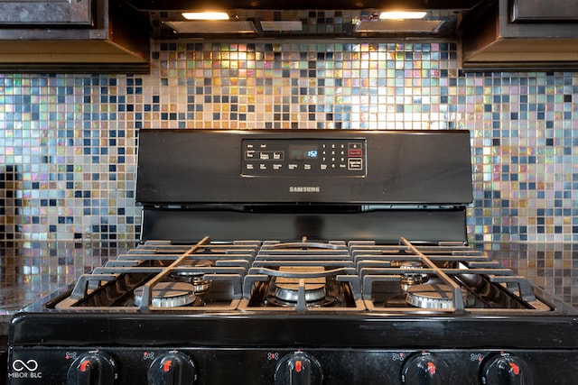 4353 W Parkway Ct, New Palestine, IN 46163 - kitchen view of black gas range and backsplash