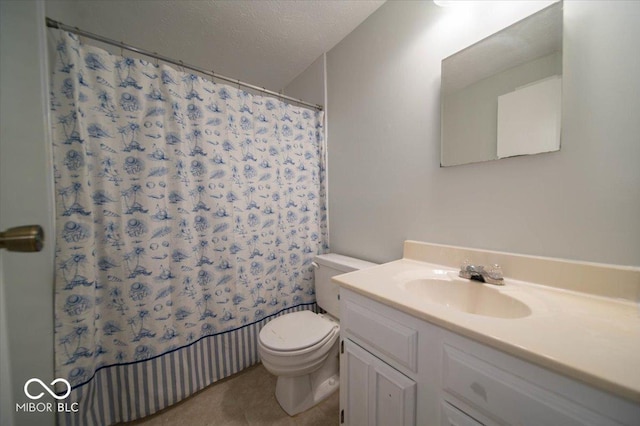 640 Shady Creek Ct, Greenwood, IN 46142 - bathroom with toilet, vanity, curtained shower, and a textured ceiling
