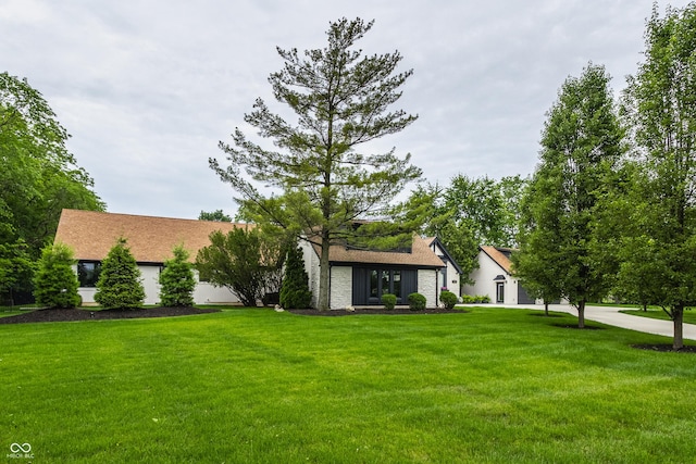 3549 W 131st St, Carmel, IN 46032 - view of front of home with a front lawn
