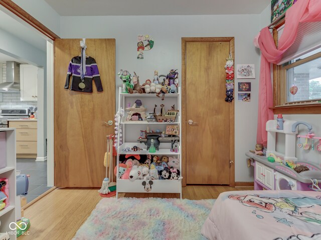 1504 Mcclure Rd, Columbus, IN 47201 - bedroom with wood finished floors
