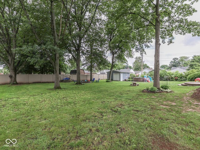 1504 Mcclure Rd, Columbus, IN 47201 - view of yard