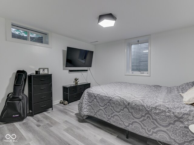 1504 Mcclure Rd, Columbus, IN 47201 - bedroom with light wood finished floors and baseboards