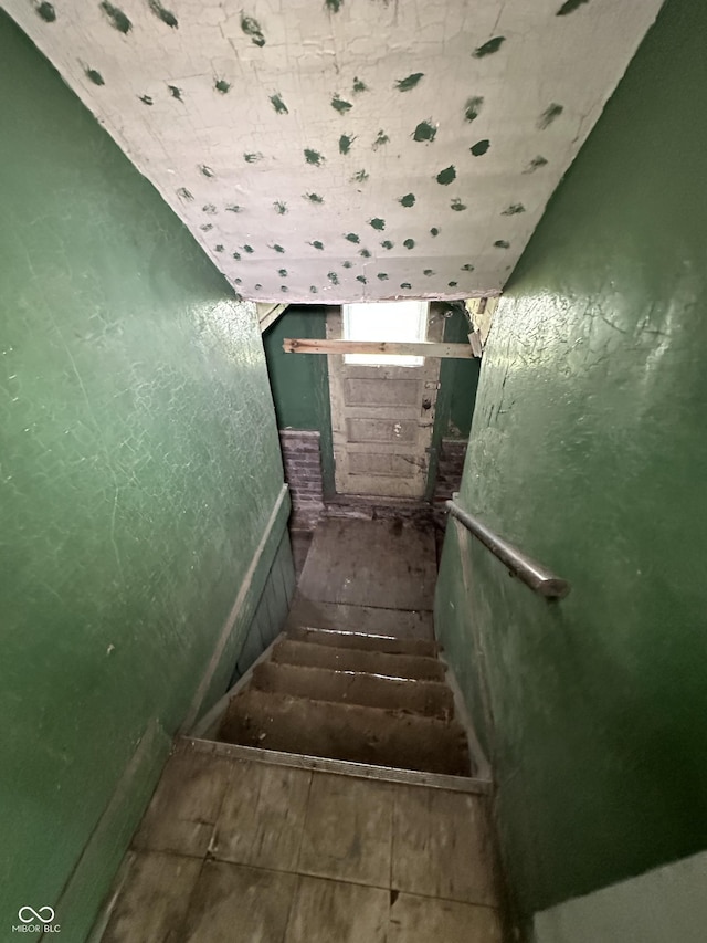 4709 E New York St, Indianapolis, IN 46201 - view of staircase