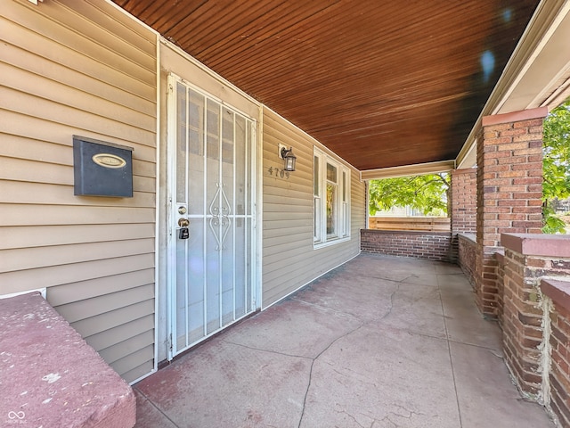 4709 E New York St, Indianapolis, IN 46201 - view of covered porch