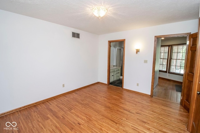 5530 Shawnee Trail S Drive, Indianapolis, IN 46220 - unfurnished room featuring light wood-type flooring and a textured ceiling