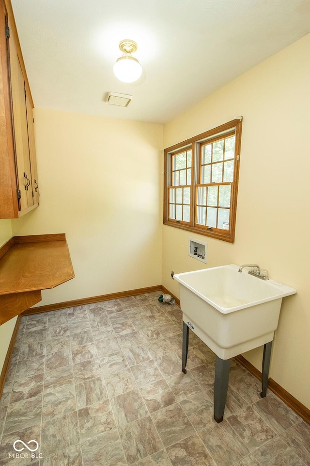 5530 Shawnee Trail S Drive, Indianapolis, IN 46220 - laundry area with hookup for a washing machine and baseboards
