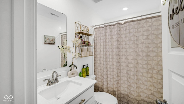 8690 Lester Pl, Pendleton, IN 46064 - bathroom featuring vanity and a shower with shower curtain