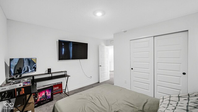 8690 Lester Pl, Pendleton, IN 46064 - carpeted bedroom featuring baseboards and a closet