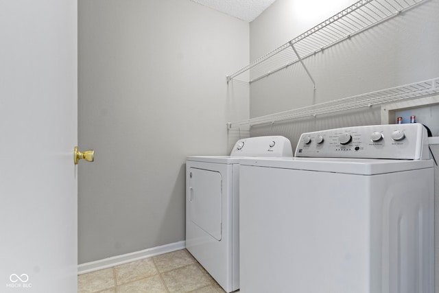 3423 Summer Breeze Cir, Indianapolis, IN 46239 - laundry area featuring washing machine and dryer and baseboards