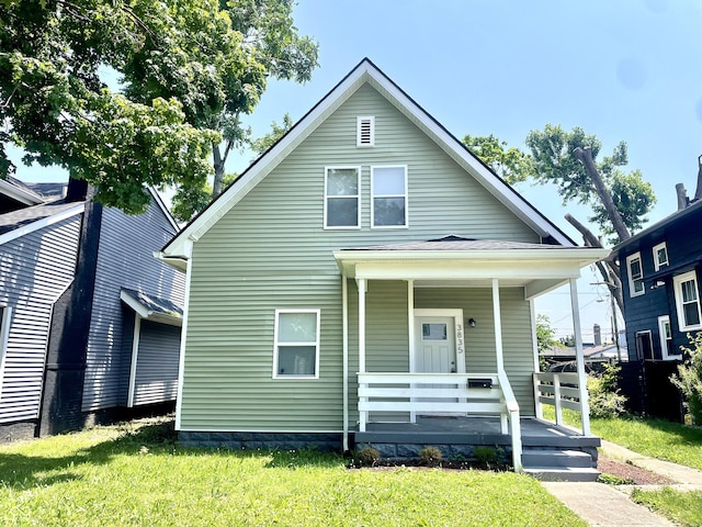 3835 N Kenwood Ave, Indianapolis, IN 46208 - view of front of home featuring covered porch and a front lawn