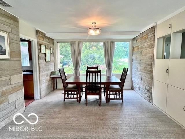 1802 Laurel Dr, Columbus, IN 47203 - dining room featuring light carpet