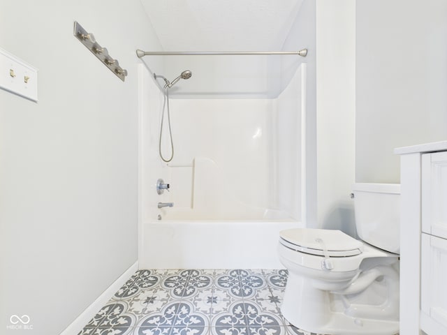 114 Bluebird Ln, Sulphur Springs, IN 47388 - full bath featuring toilet, shower / tub combination, and baseboards