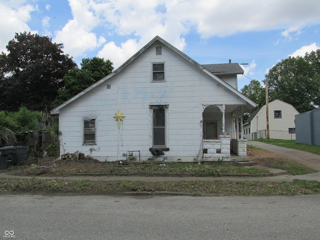 121 School St, Greenfield, IN 46140 - view of front of home featuring covered porch
