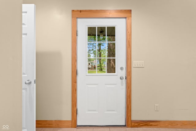 5800 S Shore Dr, Nashville, IN 47448 - entryway with baseboards