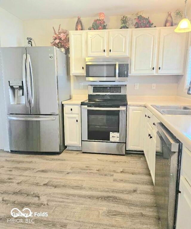 731 Sunset Blvd, Greenwood, IN 46142 - kitchen featuring stainless steel appliances, light wood-style flooring, light countertops, and white cabinets
