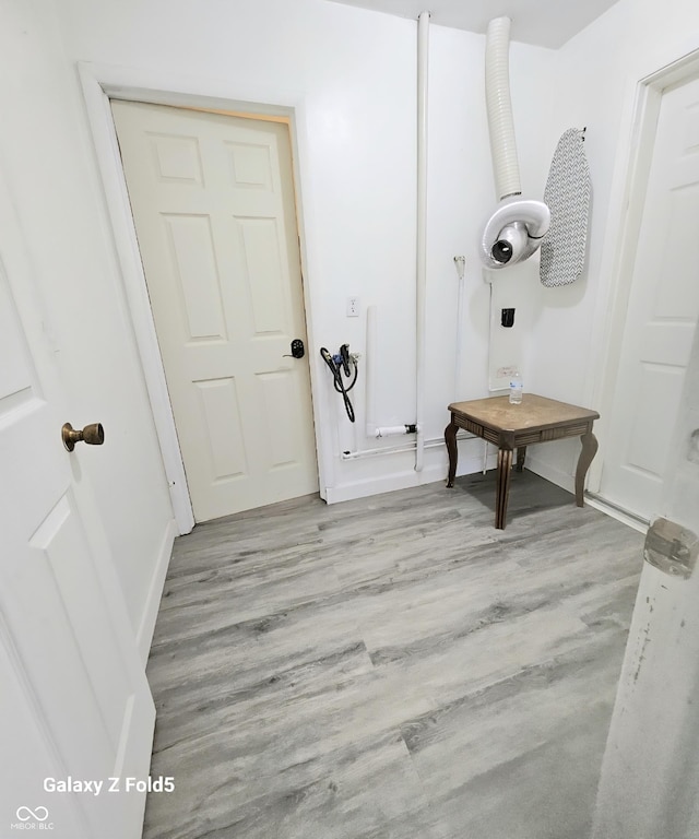 731 Sunset Blvd, Greenwood, IN 46142 - hall featuring light wood-style floors and baseboards