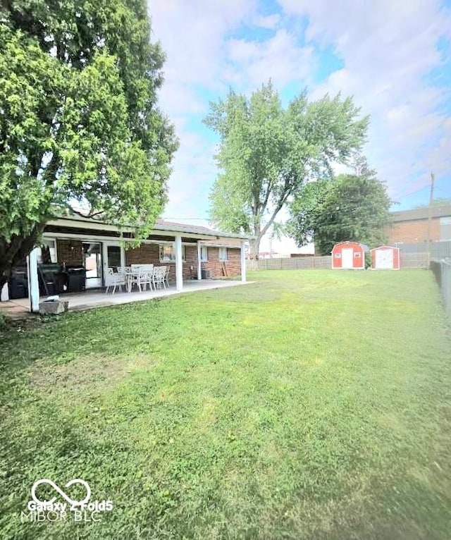 731 Sunset Blvd, Greenwood, IN 46142 - view of yard featuring a patio