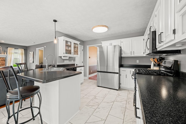 7833 Meadow Bend Dr, Indianapolis, IN 46259 - kitchen with appliances with stainless steel finishes, a sink, dark countertops, light marble finish flooring, and a breakfast bar area