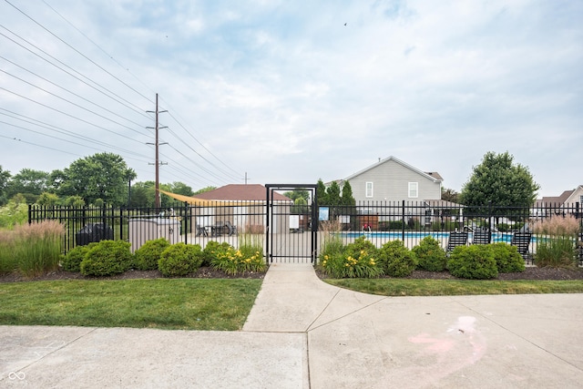 47 Torrey Pine Dr, Brownsburg, IN 46112 - view of property's community featuring a pool and a gate