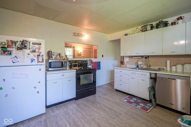 11 Sayre Dr, Greenwood, IN 46143 - kitchen with appliances with stainless steel finishes, light countertops, and light wood finished floors