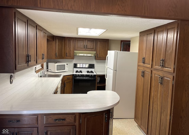 737 Howard St, Shelbyville, IN 46176 - kitchen featuring white appliances, light countertops, under cabinet range hood, and a peninsula