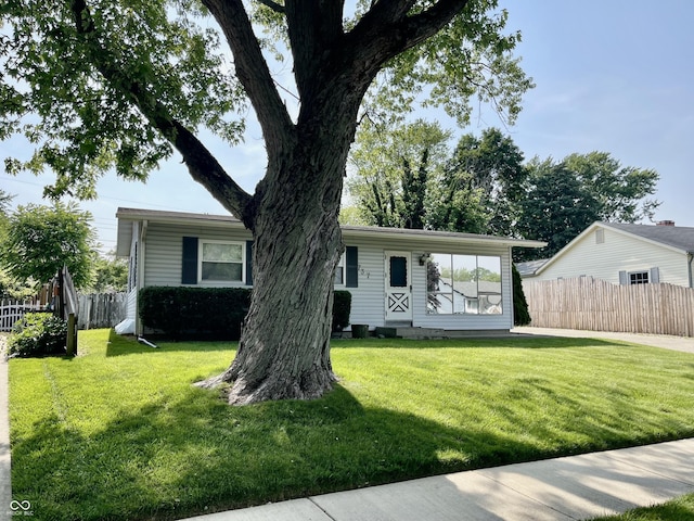 737 Howard St, Shelbyville, IN 46176 - view of front facade