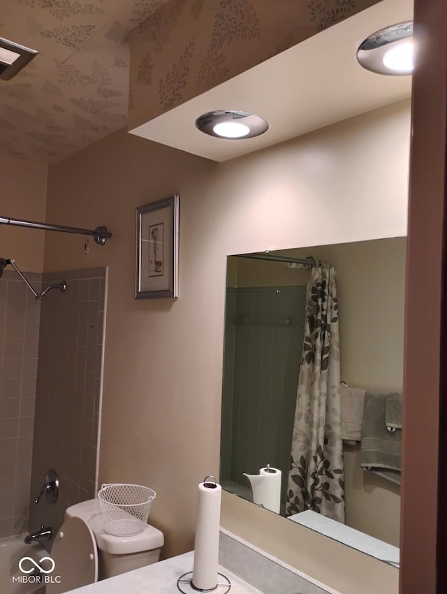 721 Maplewood Ave, Anderson, IN 46012 - bathroom featuring shower / bath combination with curtain and vanity