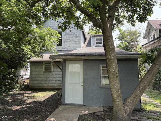807 N Elm St, Muncie, IN 47305 - rear view of property featuring a shingled roof