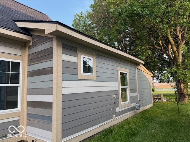 827 W 9th St, Anderson, IN 46016 - view of home's exterior featuring a yard
