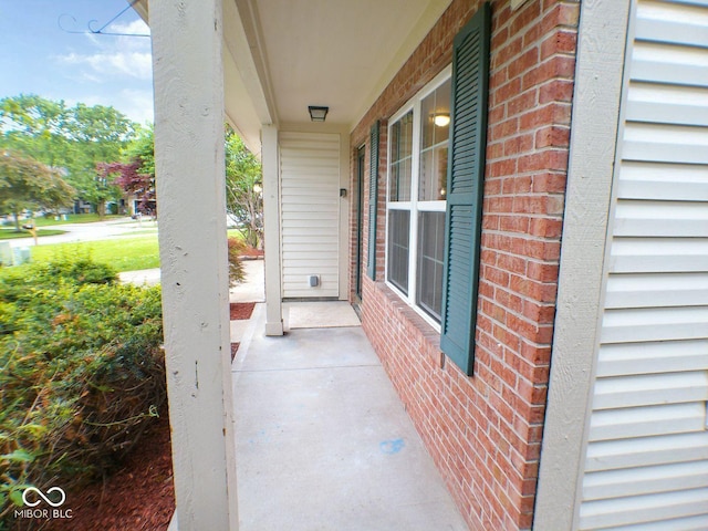 6412 Cradle River Dr, Indianapolis, IN 46221 - photo 2