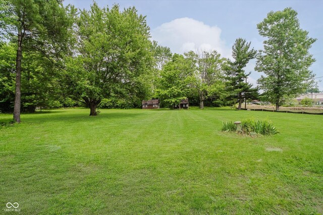 91 N Raceway Rd, Indianapolis, IN 46234 - view of grassy yard