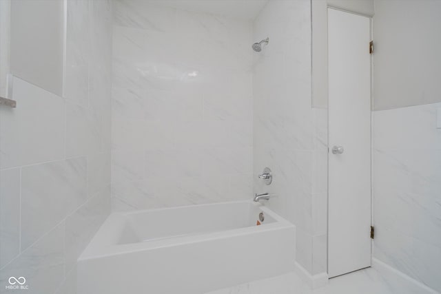 91 N Raceway Rd, Indianapolis, IN 46234 - bathroom with shower / bath combination
