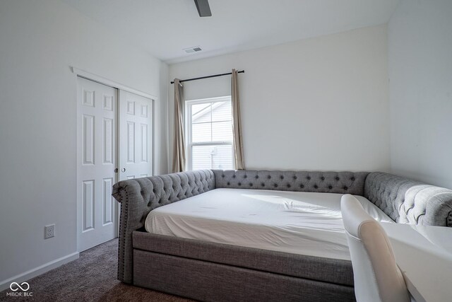 6608 W Shoreline Ct, Greenfield, IN 46140 - bedroom featuring carpet flooring, a closet, and a ceiling fan