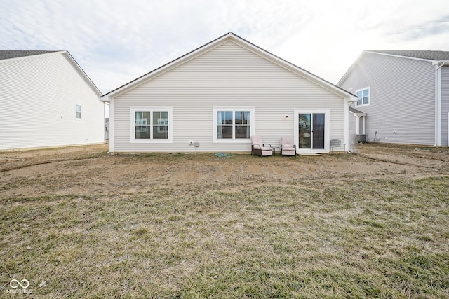 6608 W Shoreline Ct, Greenfield, IN 46140 - back of property featuring a lawn