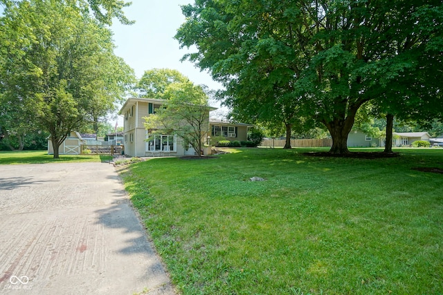 1524 Northcrest Dr, Anderson, IN 46012 - view of yard featuring a storage shed and driveway