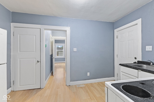 410 N Berwick Ave, Indianapolis, IN 46222 - photo 31