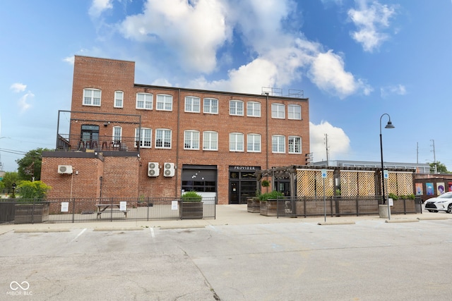 1834 Rosette Way, Indianapolis, IN 46202 - view of property featuring uncovered parking