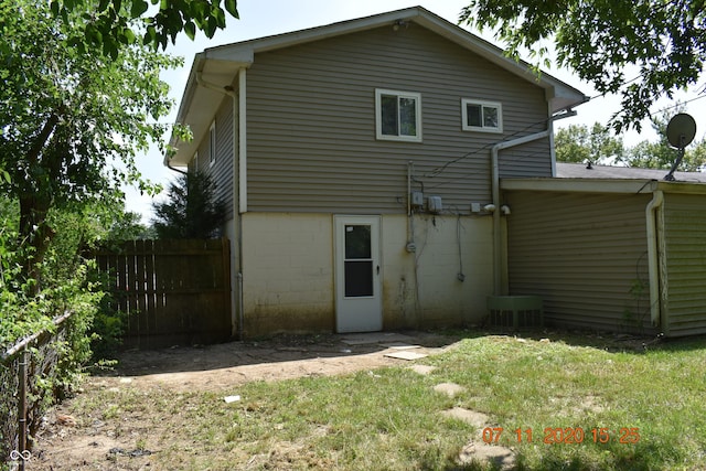 9016 Neptune Dr, Indianapolis, IN 46229 - back of house