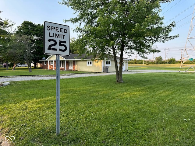 2951 S Elizabeth St, Indianapolis, IN 46203 - view of community with a lawn