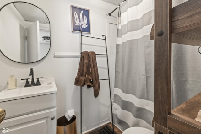 1849 E Minnesota St, Indianapolis, IN 46203 - full bathroom featuring vanity and curtained shower
