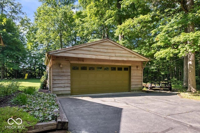 6975 Milhouse Rd, Indianapolis, IN 46221 - view of detached garage