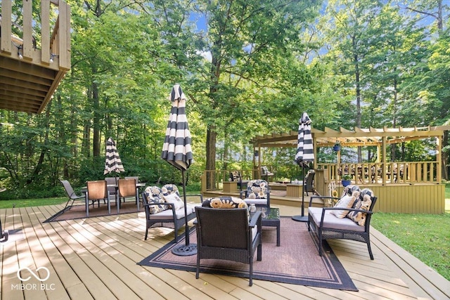6975 Milhouse Rd, Indianapolis, IN 46221 - deck featuring outdoor lounge area