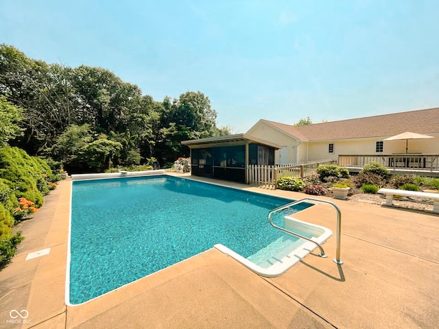 14266 S 125 E, Clinton, IN 47842 - outdoor pool with a sunroom, a diving board, and a patio