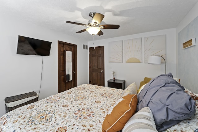 5823 E Sheridan Rd, Monticello, IN 47960 - bedroom with ceiling fan