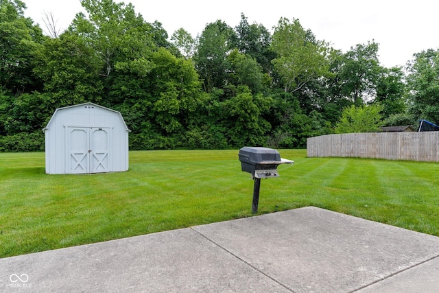 413 Blue Spring Dr, Indianapolis, IN 46239 - view of yard featuring a storage shed and a patio area